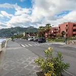Guesthost - Currao's Seaview Flat Appartamento SantʼAlessio Siculo